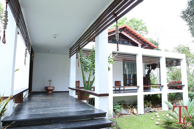 The Estate House in Mudigere Chikmagalur - Book your dream estate holiday in the coffee country of Karnataka.