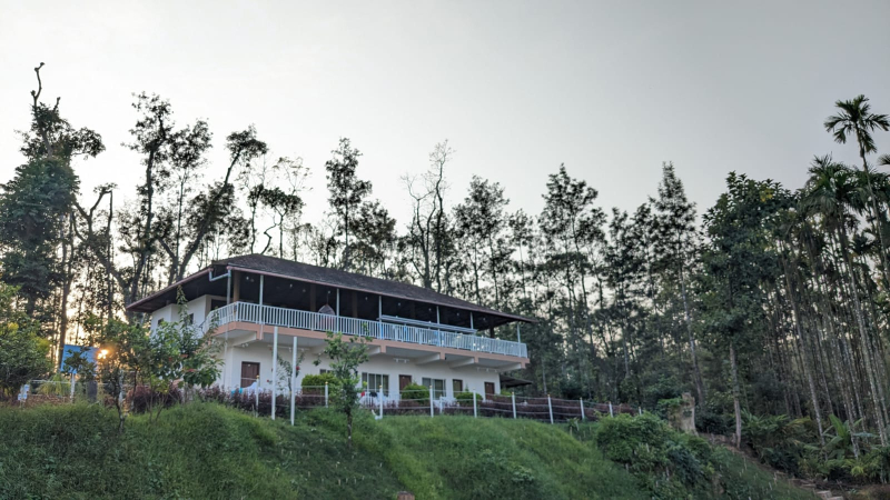 Lake View Nest Homestay in Chikmagalur | Lakeside Homestay with Swimming Pool