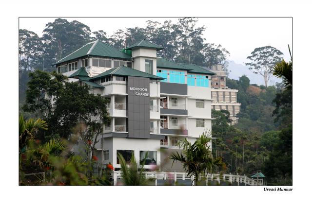 Monsoon Grande Hotel photo 2